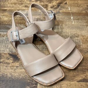 STEVE MADDEN Connie Tan Sandals Size 7